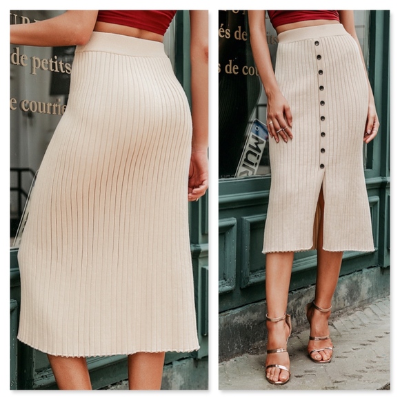 Rib-Knit Beige Sheath Buttoned Skirt Leg Slit - Picture 2 of 8